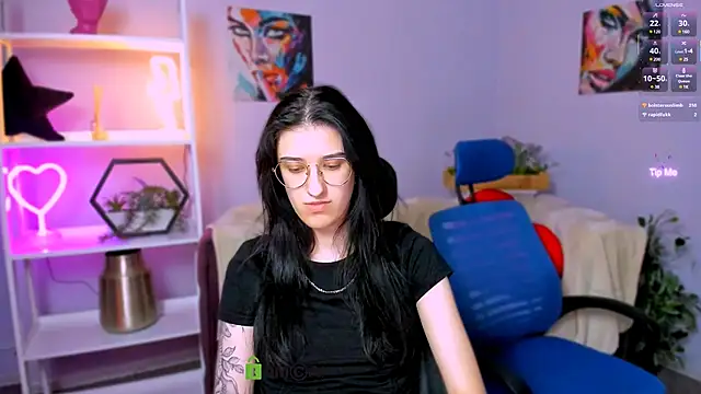 Snapshot of scarlet_mooore chatting on 03/17/25, 11:32 scarlet mooore online show from 03/17/25, 11:32