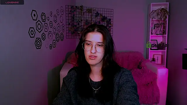 Snapshot of scarlet_mooore chatting on 11/11/25, 09:15 scarlet mooore online show from 11/11/25, 09:15