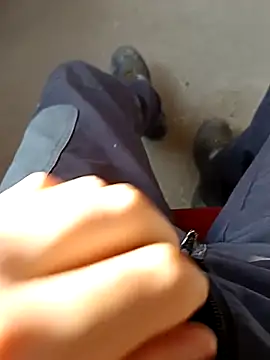 Snapshot of vadszex31 chatting on 03/10/25, 08:37 vadszex31 online show from 03/10/25, 08:37