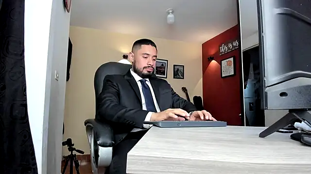 Snapshot of thesexlawyer1 chatting on 05/15/26, 04:19 thesexlawyer1 online show from 05/15/26, 04:19