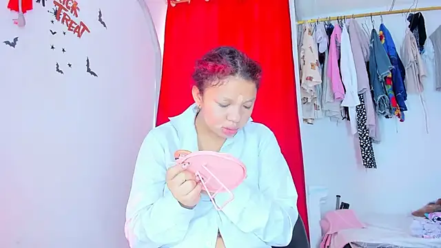 Emily Coper18 online show from 11/01/25, 01:24