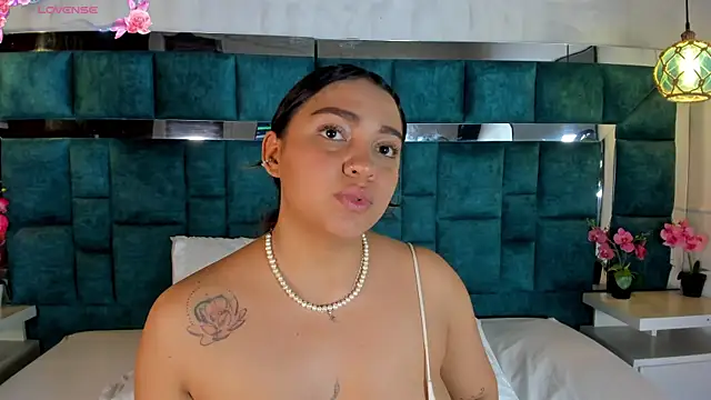 Snapshot of Abril_Gomez06 chatting on 05/21/26, 08:05 Abril Gomez06 online show from 05/21/26, 08:05