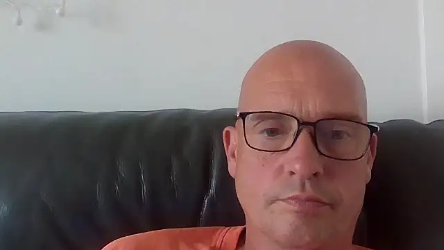Snapshot of mrtickle0025 chatting on 06/10/26, 09:30 mrtickle0025 online show from 06/10/26, 09:30