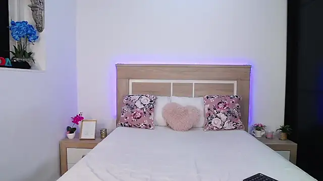 AylinRoss online show from 12/17/25, 08:37