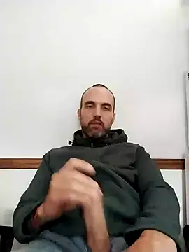 Snapshot of leon3875 chatting on 12/17/24, 03:28 leon3875 online show from 12/17/24, 03:28