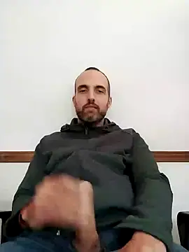 Snapshot of leon3875 chatting on 12/20/24, 03:31 leon3875 online show from 12/20/24, 03:31
