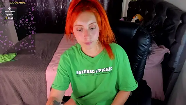 Violetaarey online show from 04/15/26, 07:58