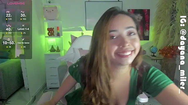 Snapshot of _dayana_miler chatting on 03/19/25, 12:04 dayana miler online show from 03/19/25, 12:04