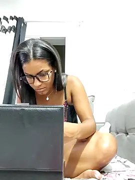 Bella Anjoss online show from 04/16/26, 01:28