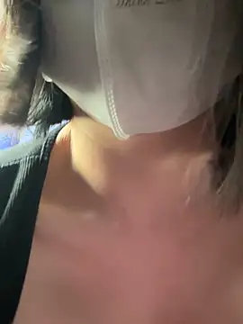 Snapshot of May-Squirt chatting on 03/04/25, 05:32 May-Squirt online show from 03/04/25, 05:32