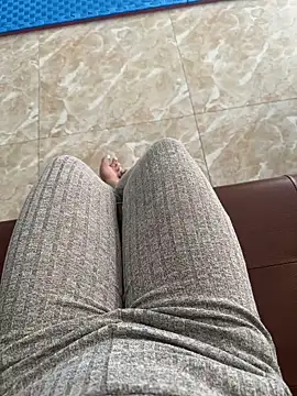 Snapshot of May-Squirt chatting on 03/23/25, 05:54 May-Squirt online show from 03/23/25, 05:54