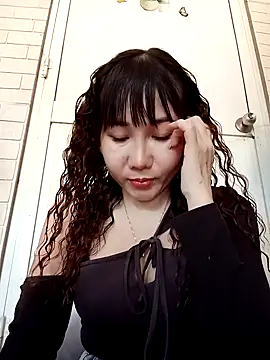 Snapshot of Ana_love2000 chatting on 02/25/25, 02:14 Ana love2000 online show from 02/25/25, 02:14