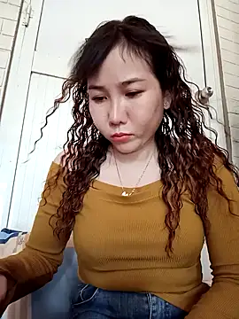 Snapshot of Ana_love2000 chatting on 02/26/25, 02:04 Ana love2000 online show from 02/26/25, 02:04