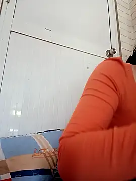 Snapshot of Ana_love2000 chatting on 02/28/25, 02:31 Ana love2000 online show from 02/28/25, 02:31