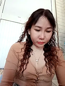 Snapshot of Ana_love2000 chatting on 03/02/25, 02:19 Ana love2000 online show from 03/02/25, 02:19