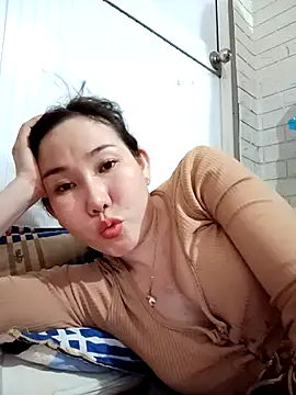 Snapshot of Ana_love2000 chatting on 03/02/25, 12:32 Ana love2000 online show from 03/02/25, 12:32