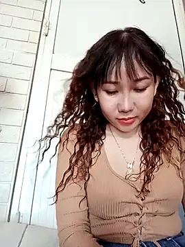 Snapshot of Ana_love2000 chatting on 03/14/25, 01:59 Ana love2000 online show from 03/14/25, 01:59