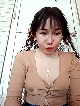 Snapshot of Ana_love2000 chatting on 03/17/25, 02:52 Ana love2000 online show from 03/17/25, 02:52