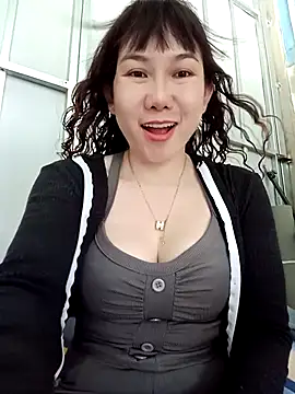 Snapshot of Ana_love2000 chatting on 09/21/25, 02:24 Ana love2000 online show from 09/21/25, 02:24