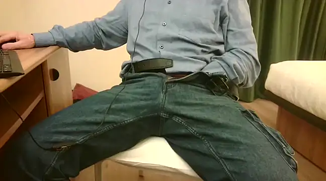 Giulio35 Pika online show from 02/19/25, 08:20