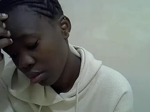 Snapshot of hey_its_andreana chatting on 12/20/25, 12:29 hey its andreana online show from 12/20/25, 12:29