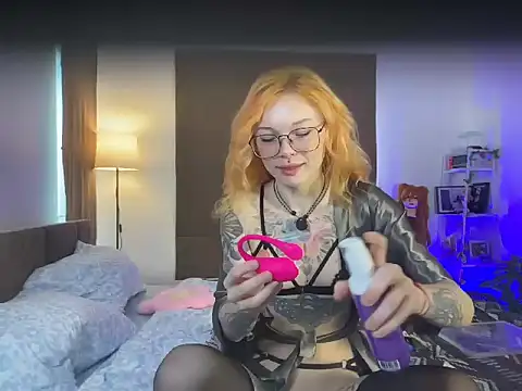 juicyshow  online show from 09/19/25, 12:56