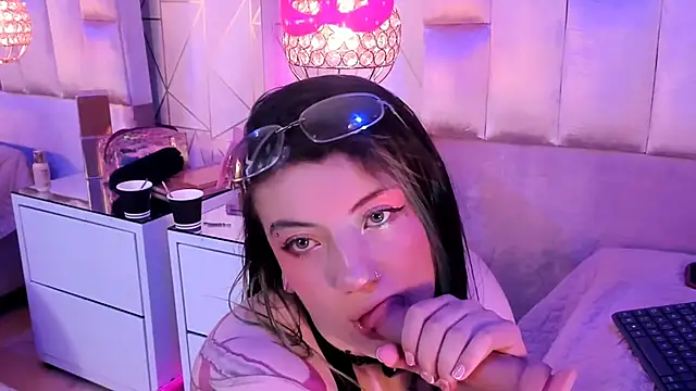 Snapshot of Broklinwhite_ chatting on 05/15/26, 01:40 Broklinwhite online show from 05/15/26, 01:40