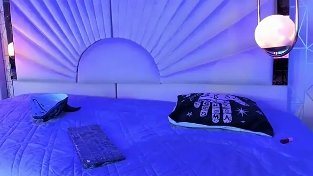 zephirahabney online show from 02/23/25, 08:22