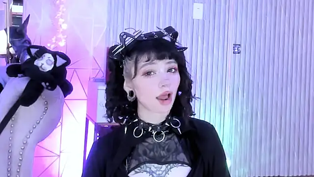 zephirahabney online show from 10/10/25, 02:49