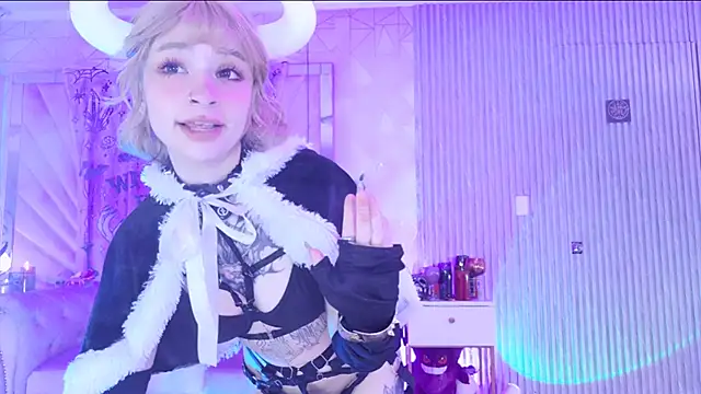 zephirahabney online show from 12/13/25, 07:53