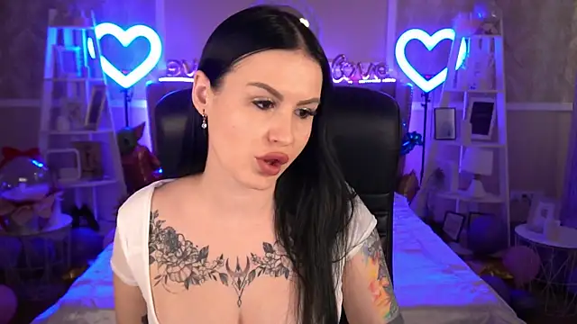 Snapshot of AmberDismond chatting on 02/11/25, 01:41 AmberDismond online show from 02/11/25, 01:41