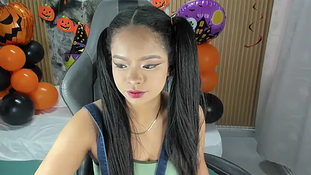 Lili 16 online show from 10/20/25, 11:10