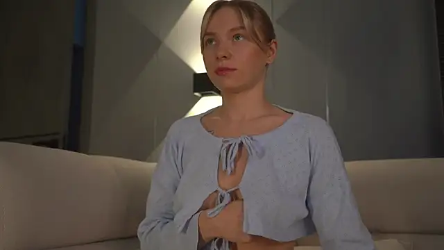 -Snowwwy- online show from 03/21/25, 01:34