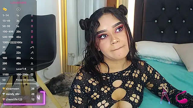 Snapshot of coraline_v chatting on 12/09/24, 01:55 coraline v online show from 12/09/24, 01:55