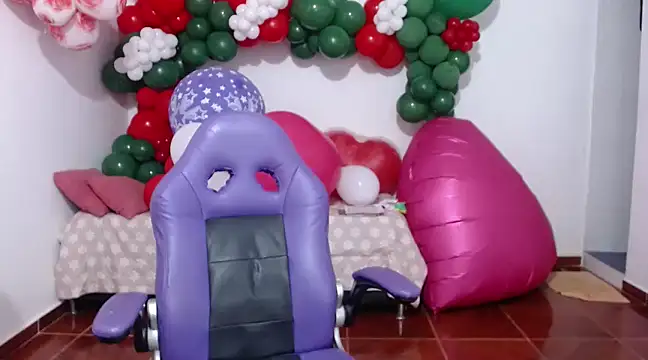 Snapshot of Saracutee1 chatting on 12/07/24, 03:52 Saracutee1 online show from 12/07/24, 03:52