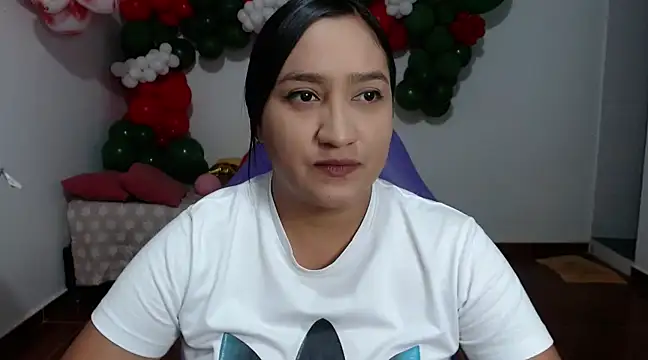 Snapshot of Saracutee1 chatting on 12/13/24, 06:05 Saracutee1 online show from 12/13/24, 06:05