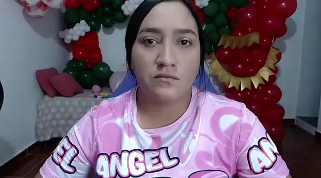 Snapshot of Saracutee1 chatting on 12/15/24, 03:53 Saracutee1 online show from 12/15/24, 03:53