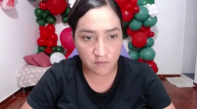 Snapshot of Saracutee1 chatting on 12/24/24, 05:23 Saracutee1 online show from 12/24/24, 05:23