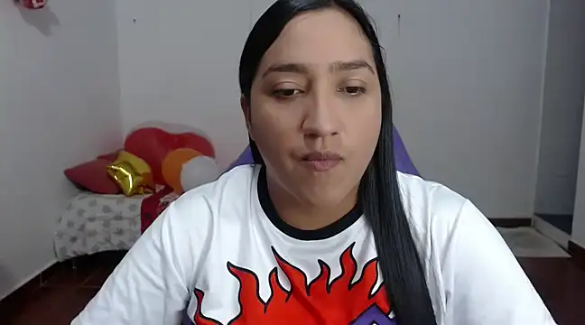 Snapshot of Saracutee1 chatting on 12/30/24, 04:08 Saracutee1 online show from 12/30/24, 04:08