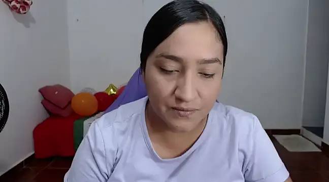 Snapshot of Saracutee1 chatting on 01/02/25, 05:18 Saracutee1 online show from 01/02/25, 05:18