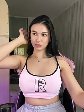 Julietta a online show from 10/31/25, 08:15