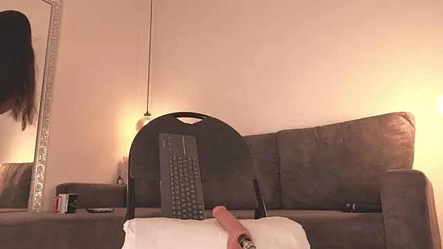 Isabella francoo online show from 12/22/25, 12:02