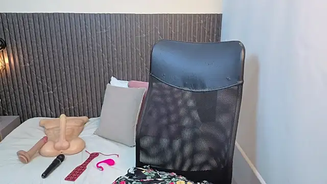 chanel brunette online show from 02/27/26, 01:00