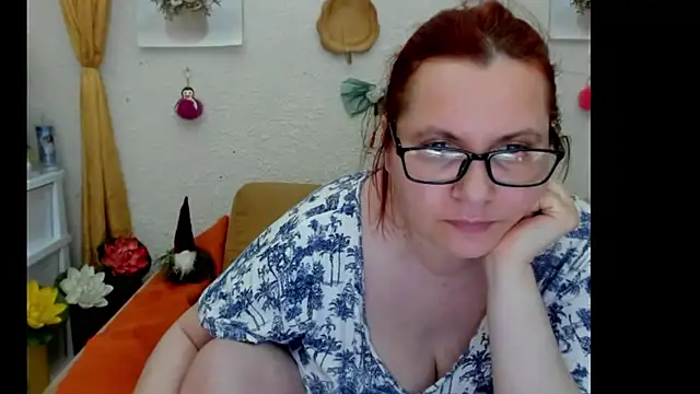 Snapshot of PlayfullMature chatting on 10/28/25, 10:23 PlayfullMature online show from 10/28/25, 10:23