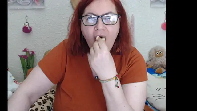 Snapshot of PlayfullMature chatting on 11/21/25, 09:02 PlayfullMature online show from 11/21/25, 09:02