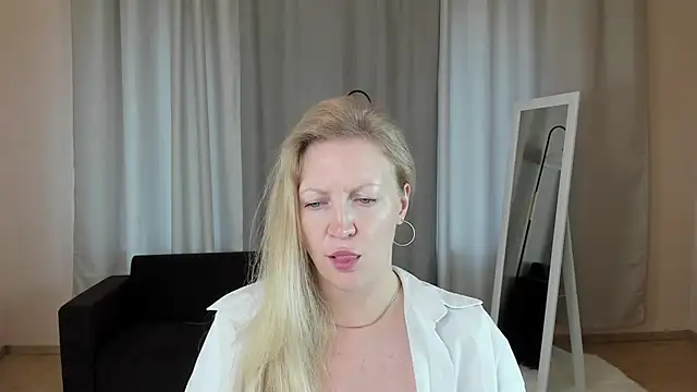 Snapshot of sugamomy chatting on 09/25/25, 02:04 sugamomy online show from 09/25/25, 02:04