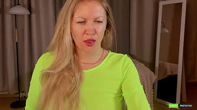 Snapshot of sugamomy chatting on 11/19/25, 12:32 sugamomy online show from 11/19/25, 12:32