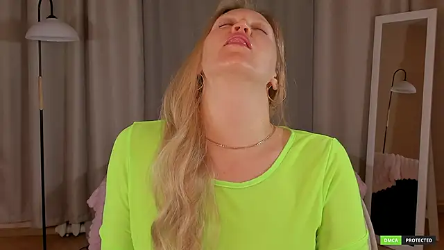 Snapshot of sugamomy chatting on 11/26/25, 12:44 sugamomy online show from 11/26/25, 12:44