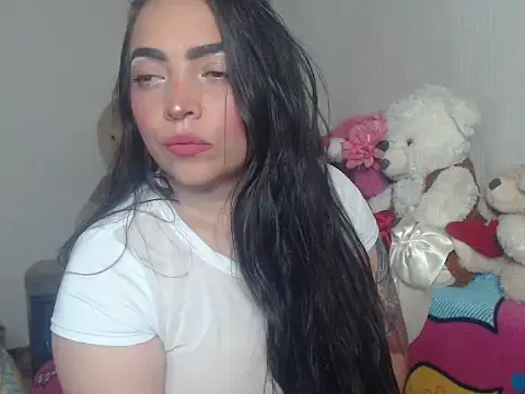 Snapshot of samantha2207 chatting on 03/19/25, 04:25 samantha2207 online show from 03/19/25, 04:25