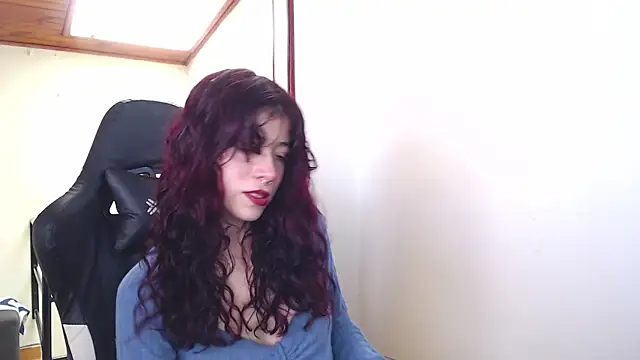 Snapshot of SuzzyyM chatting on 01/15/25, 03:29 SuzzyyM online show from 01/15/25, 03:29